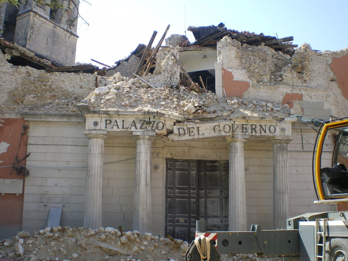 La prefettura dell'Aquila dopo il terremoto del 2009